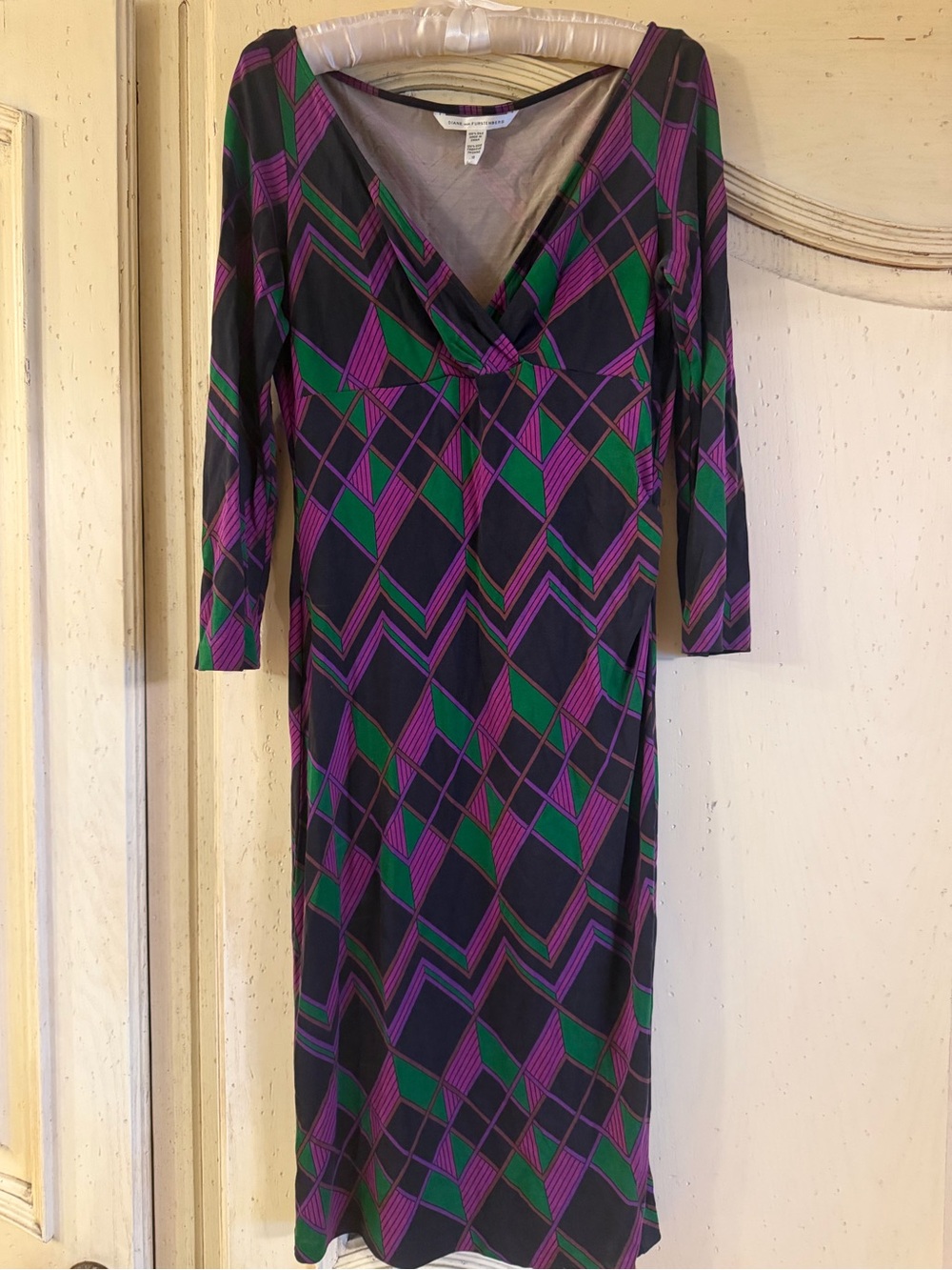 Diane Von Furstenberg silk.Alma Dress purple & Green Geometric V-Neck size 12
